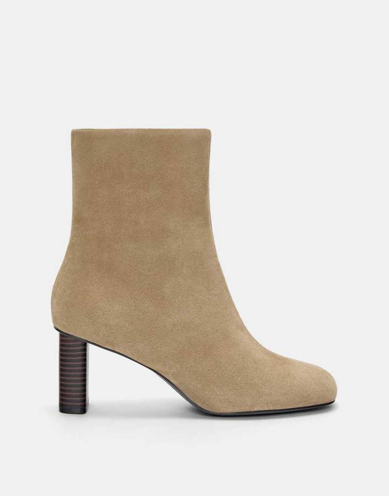 Pull & Bear - Ankle Boots aus Leder in Sand mit hohen Absätzen-Bunt von Pull & Bear