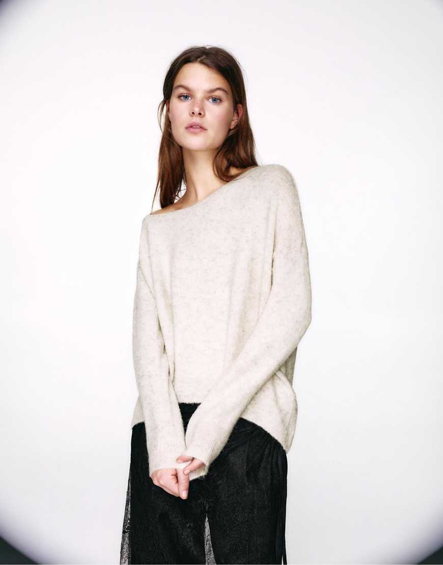 Pull & Bear - Asymmetrisch geschnittener Pullover in meliertem Sandbeige-Neutral von Pull & Bear