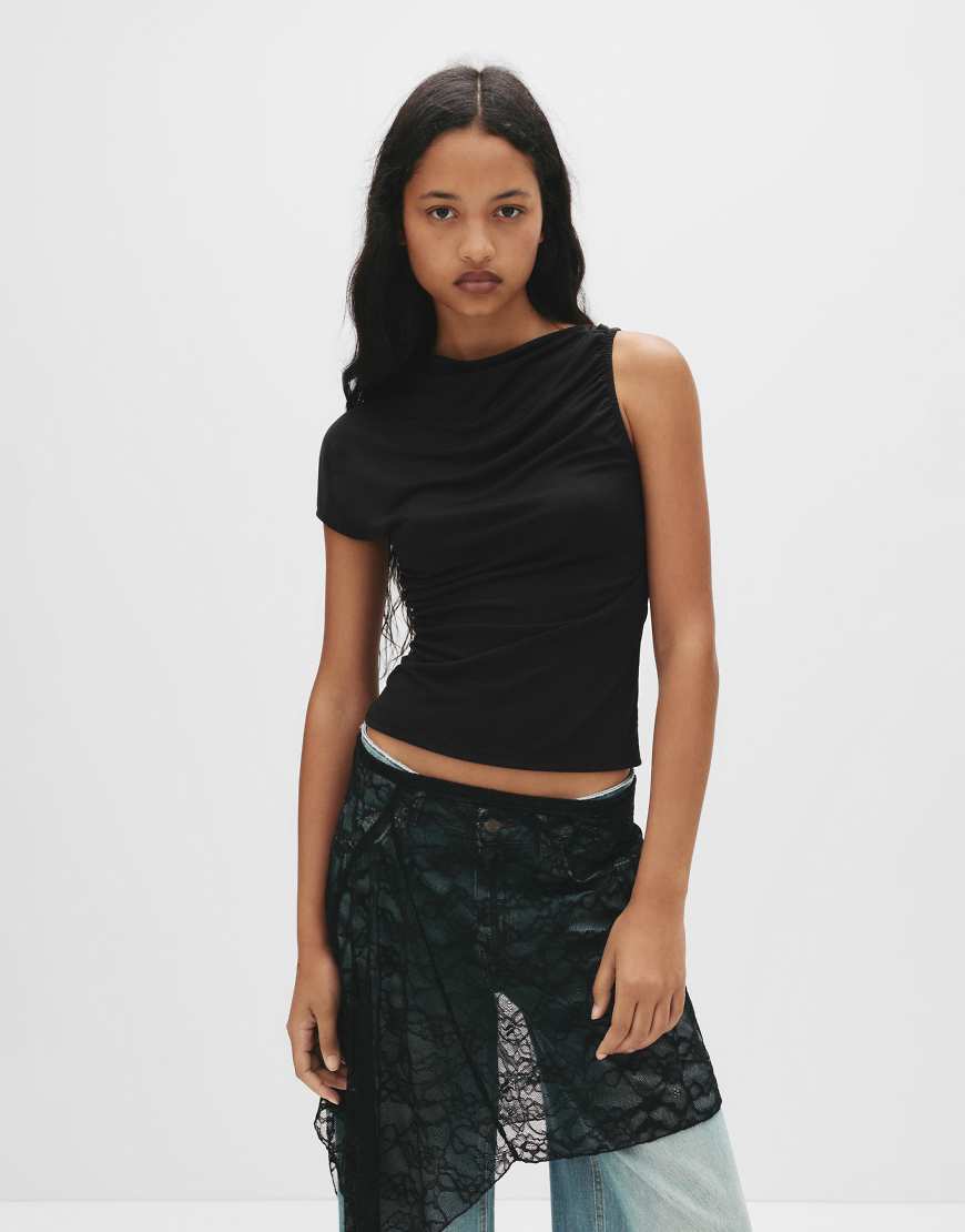 Pull & Bear - Asymmetrisches Oberteil in Schwarz mit Raffung von Pull & Bear