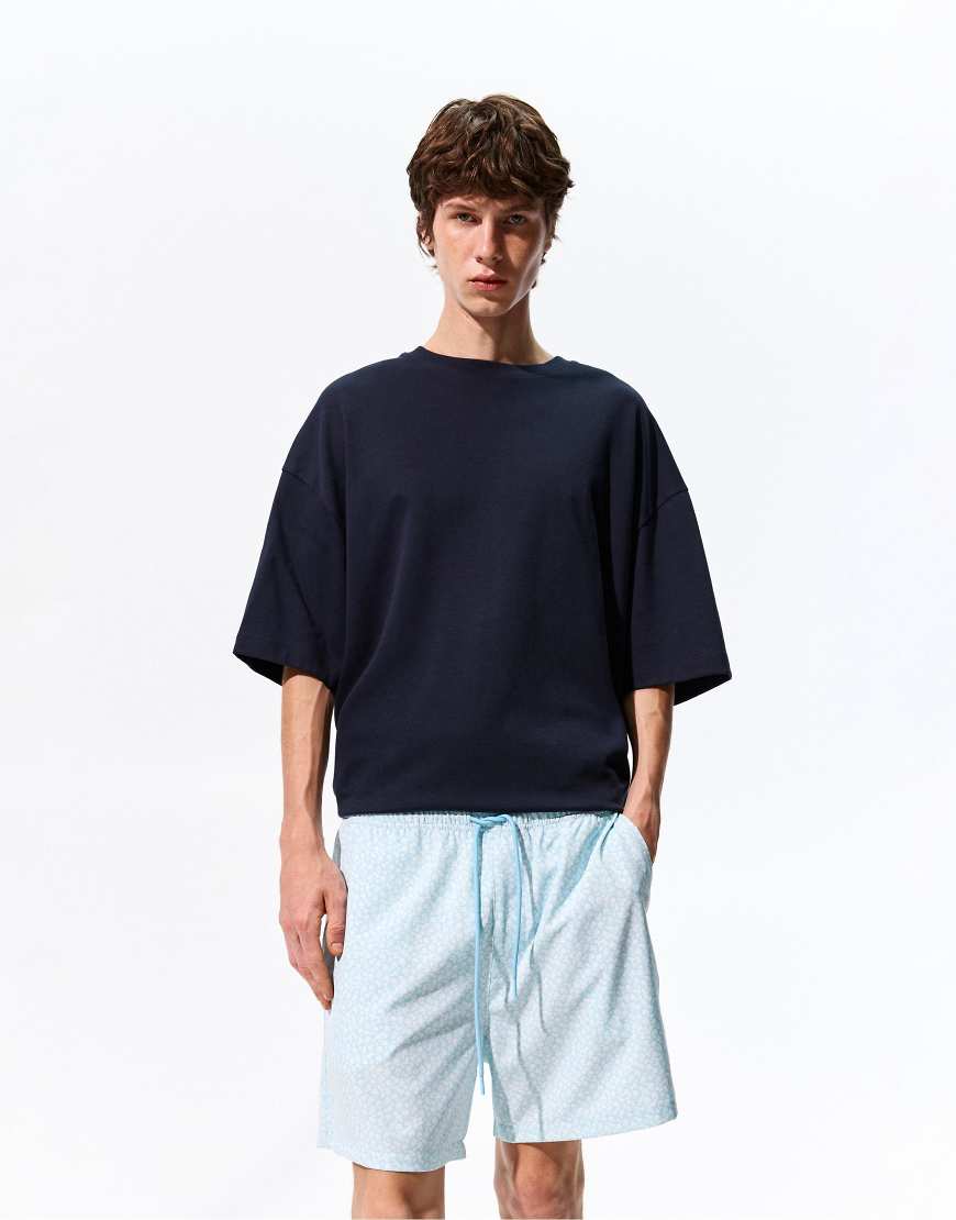 Pull & Bear - Badeshorts in Blau mit Blumenmuster von Pull & Bear