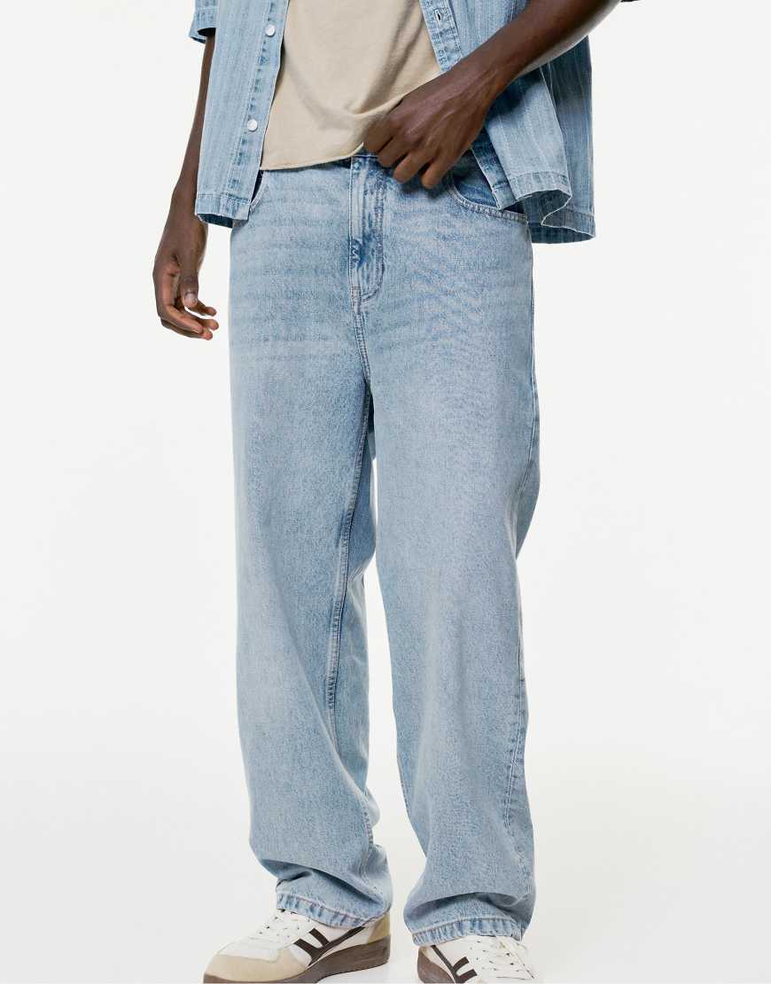 Pull & Bear - Baggy-Jeans in hellem Indigoblau von Pull & Bear