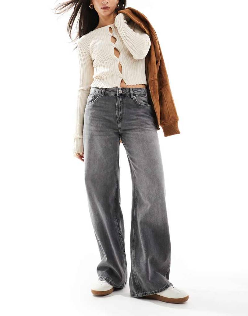 Pull & Bear - Baggy-Jeans in verwaschenem Dunkelgrau mit extrem weit geschnittenem Bein von Pull & Bear