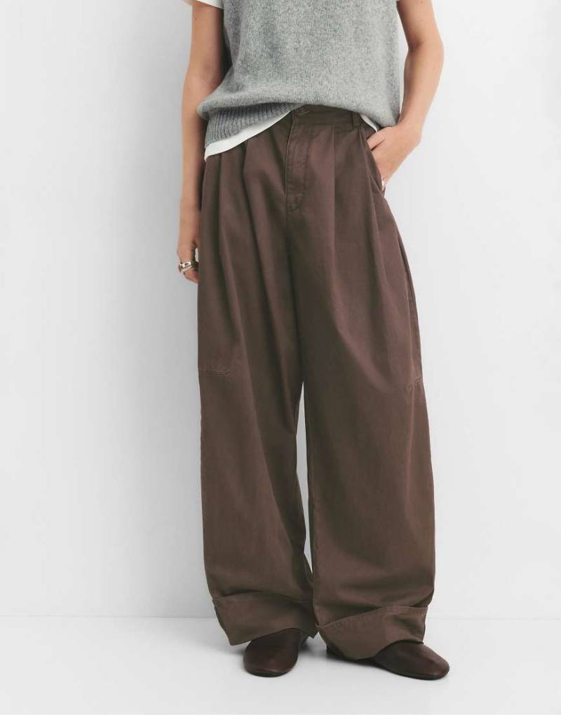Pull & Bear - Ballonhose in Schokobraun mit Abnähern-Brown Pull & Bear - Ballonhose in Schokobraun mit Abnähern-Brown von Pull & Bear