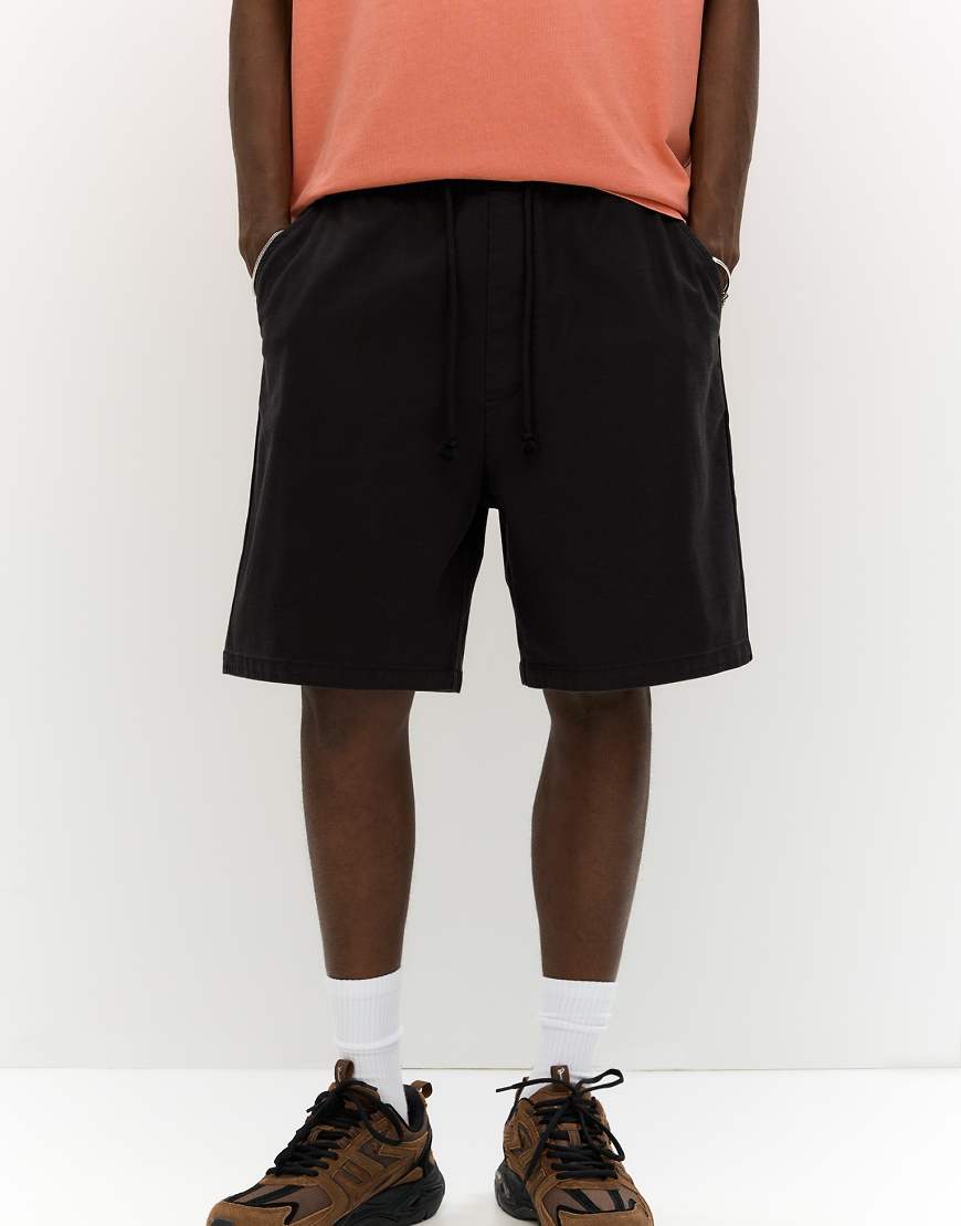 Pull & Bear - Bermudashorts in Schwarz mit Kordelzug von Pull & Bear