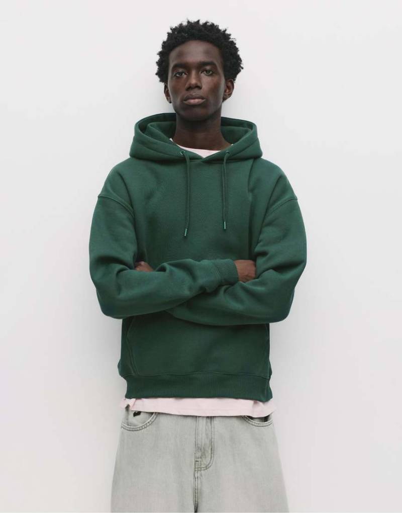 Pull & Bear - Basic-Kapuzenpullover in Flaschengrün von Pull & Bear