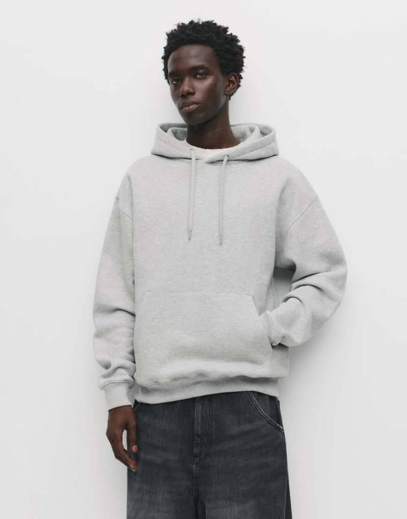 Pull & Bear - Basic-Kapuzenpullover in Grau meliert von Pull & Bear