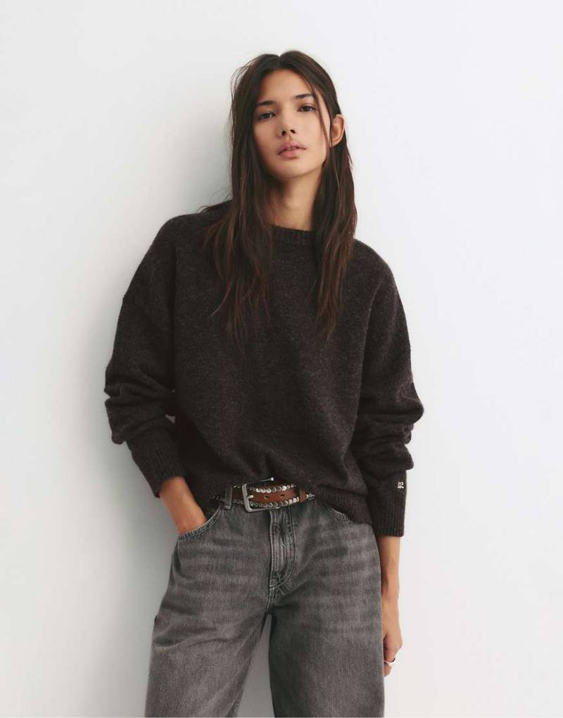 Pull & Bear - Basic-Strickpullover in Dunkelbraun-Brown von Pull & Bear