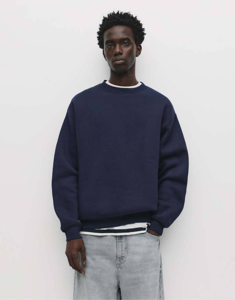 Pull & Bear - Basic-Sweatshirt in Marineblau mit Rundhalsausschnitt Pull & Bear - Basic-Sweatshirt in Marineblau mit Rundhalsausschnitt von Pull & Bear