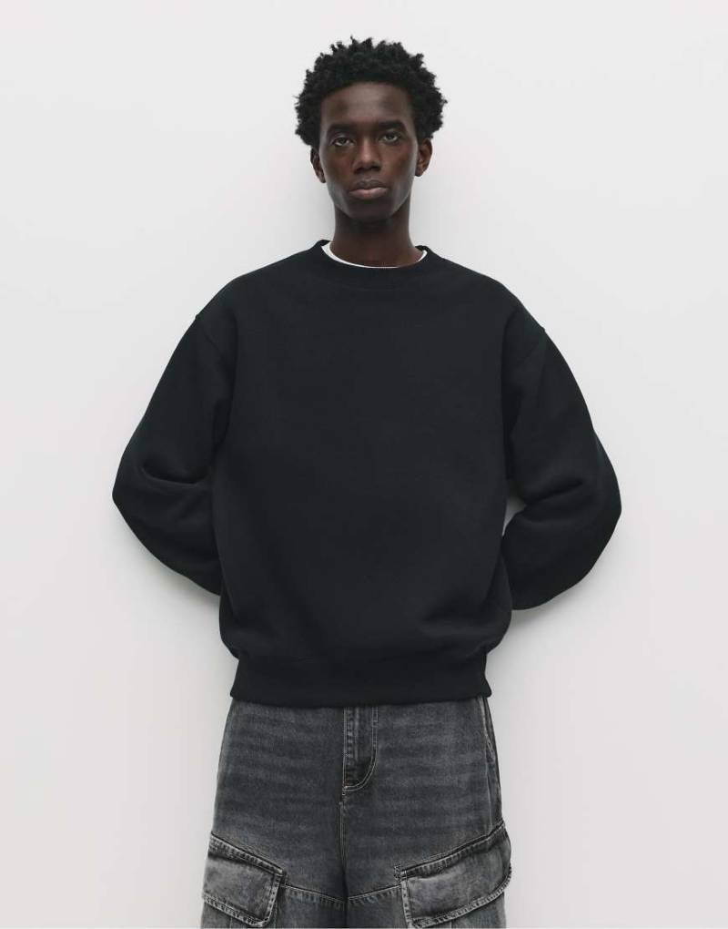 Pull & Bear - Basic-Sweatshirt in Schwarz mit Rundhalsausschnitt von Pull & Bear