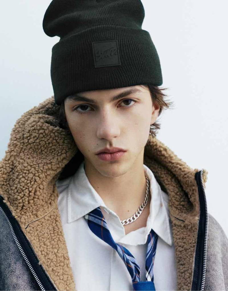 Pull & Bear - Beanie in Flaschengrün von Pull & Bear