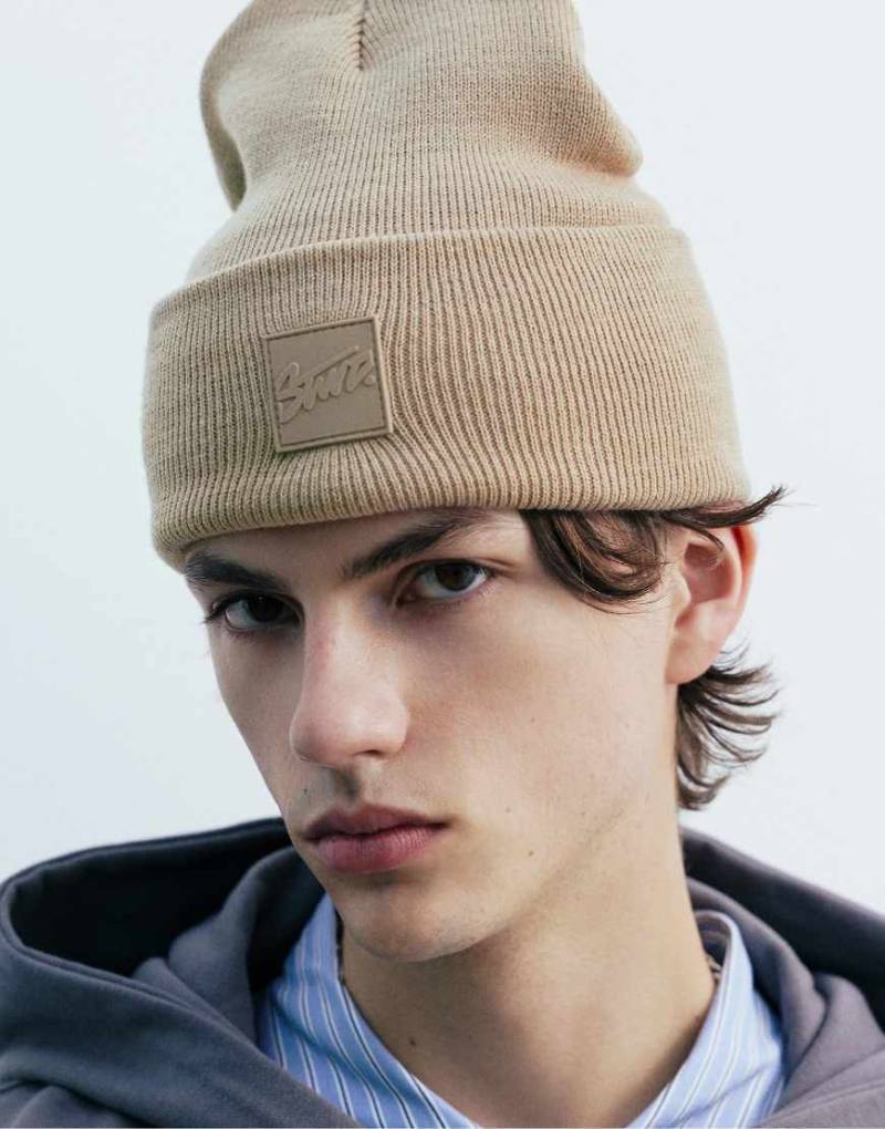 Pull & Bear - Beanie in Sandgelb-Neutral von Pull & Bear