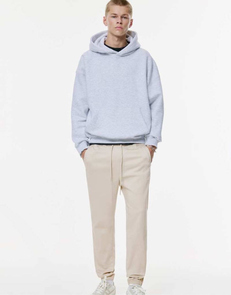 Pull & Bear - Bequeme Jogginghose in Stein-Neutral von Pull & Bear