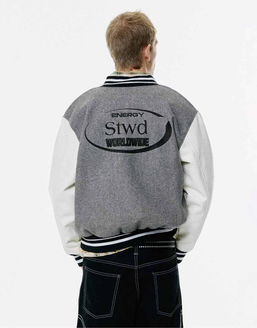 Pull & Bear - Bestickte Collegejacke in Grau von Pull & Bear