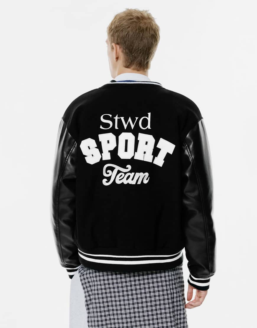Pull & Bear - Bestickte Collegejacke in Schwarz von Pull & Bear