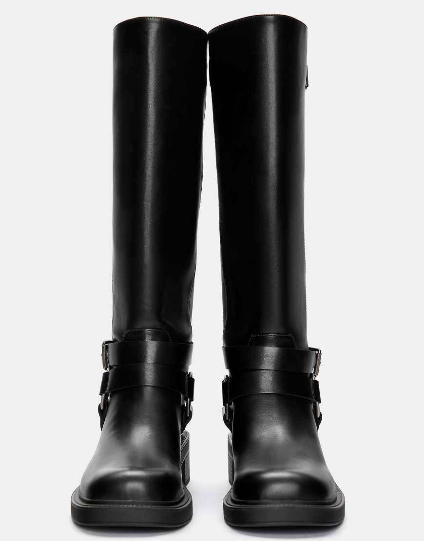 Pull & Bear - Bikerstiefel in Schwarz mit Schnalle von Pull & Bear
