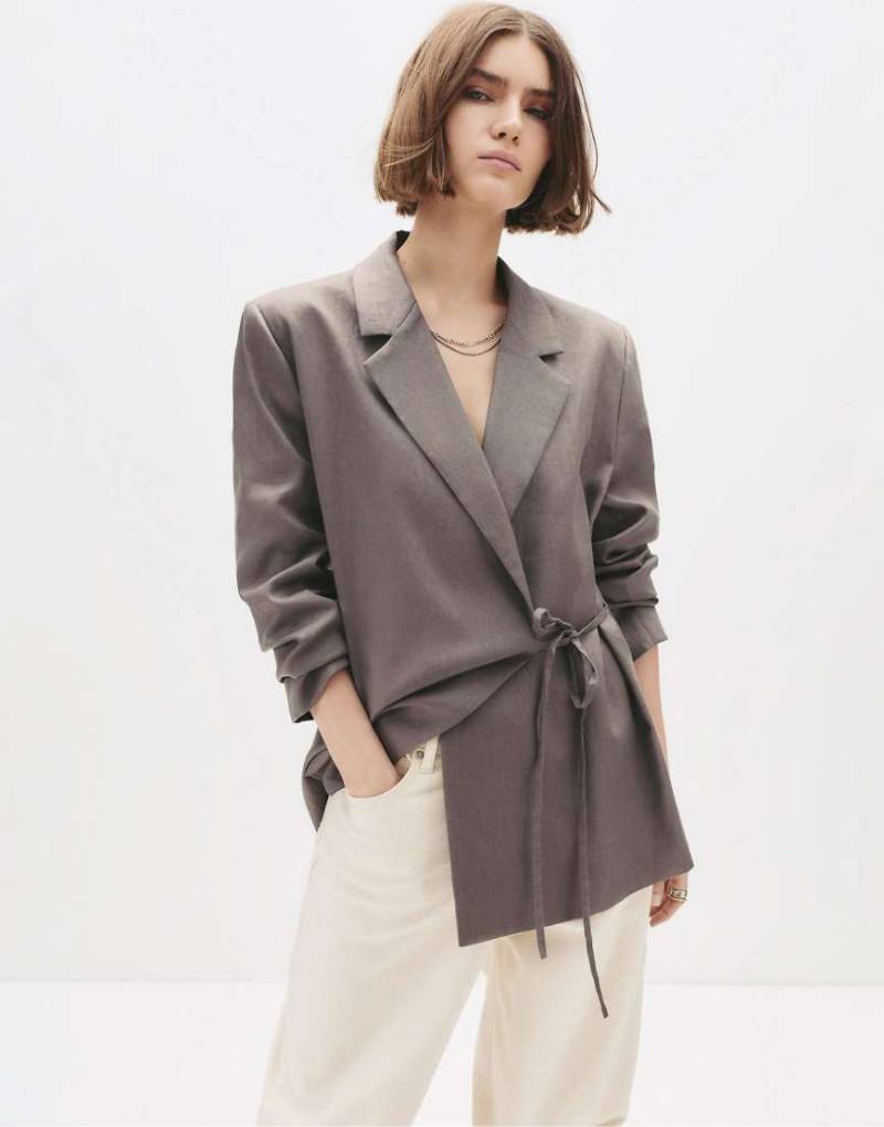 Pull & Bear - Blazer aus 100% Leinen in Taupe mit Bindeverschluss-Grau von Pull & Bear