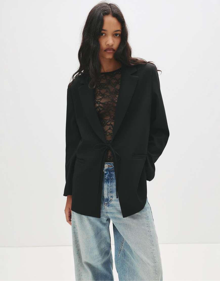 Pull & Bear - Blazer in Schwarz mit Bindeband von Pull & Bear