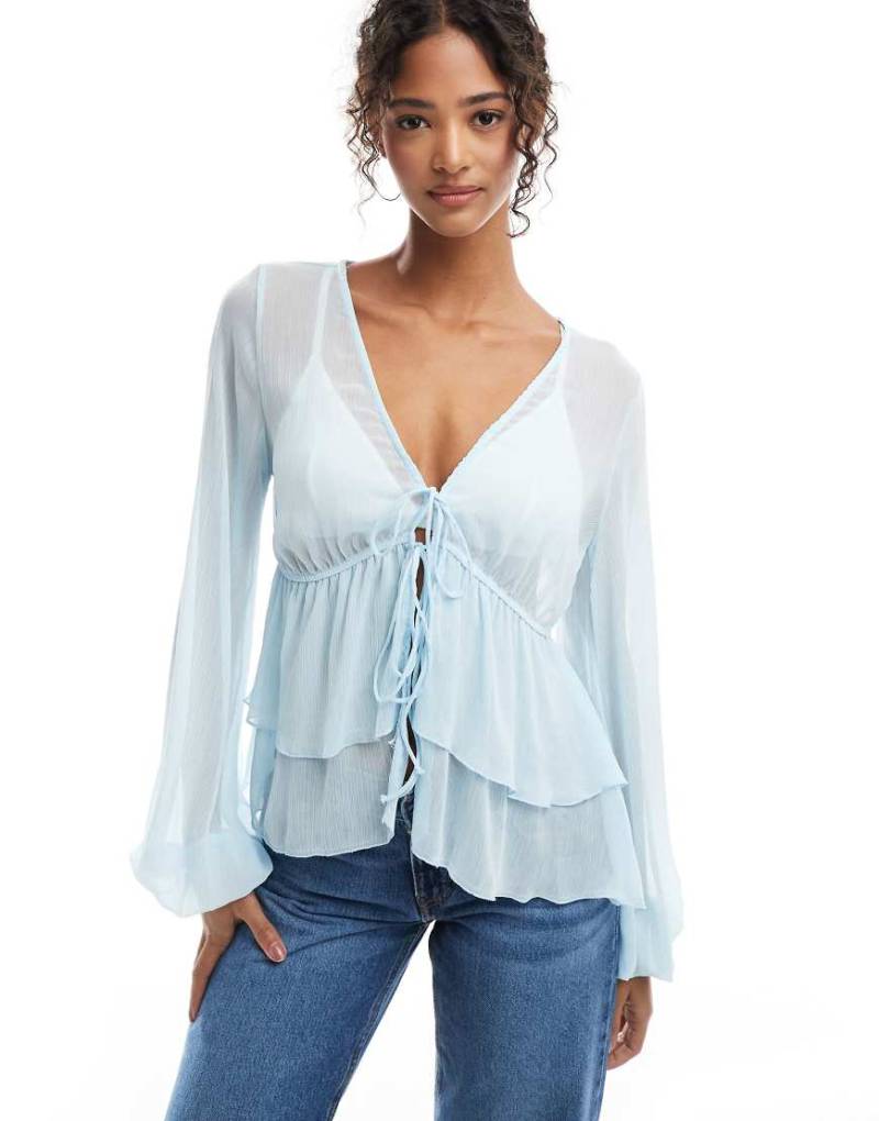 Pull & Bear - Bluse in Hellblau mit Rüschendetails von Pull & Bear