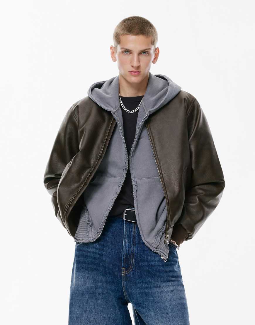 Pull & Bear - Bomberjacke in brauner Lederoptik-Brown von Pull & Bear