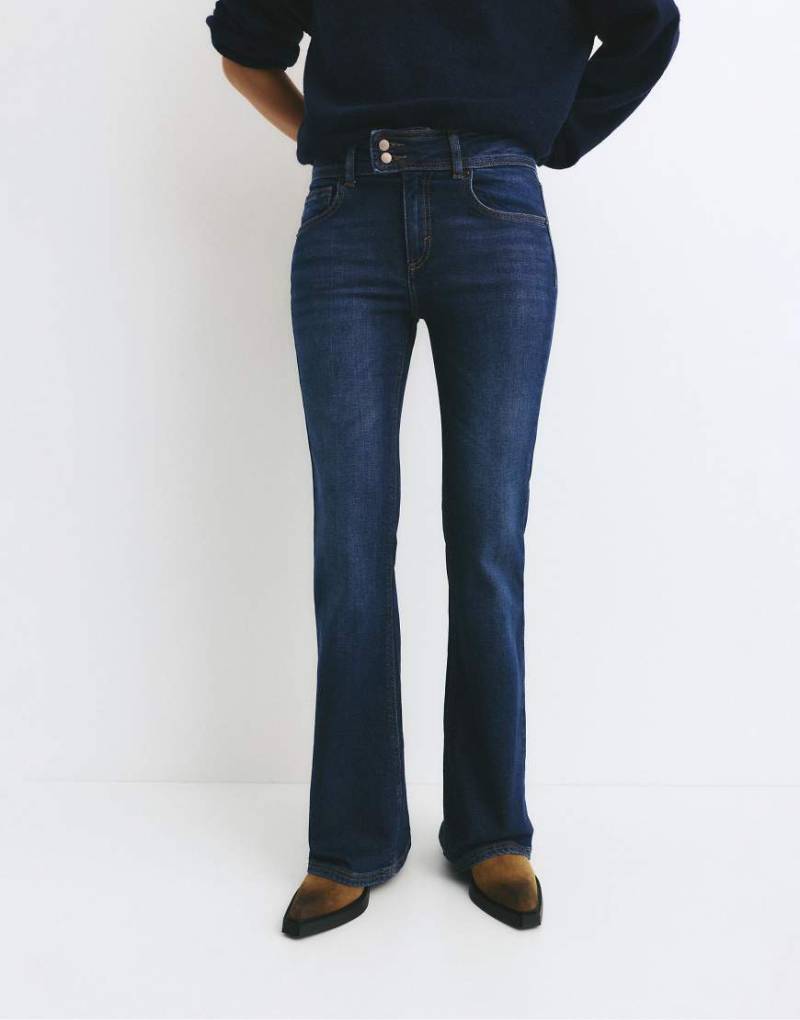 Pull & Bear - Bootcut-Jeans in Marineblau mit niedrigem Bund von Pull & Bear