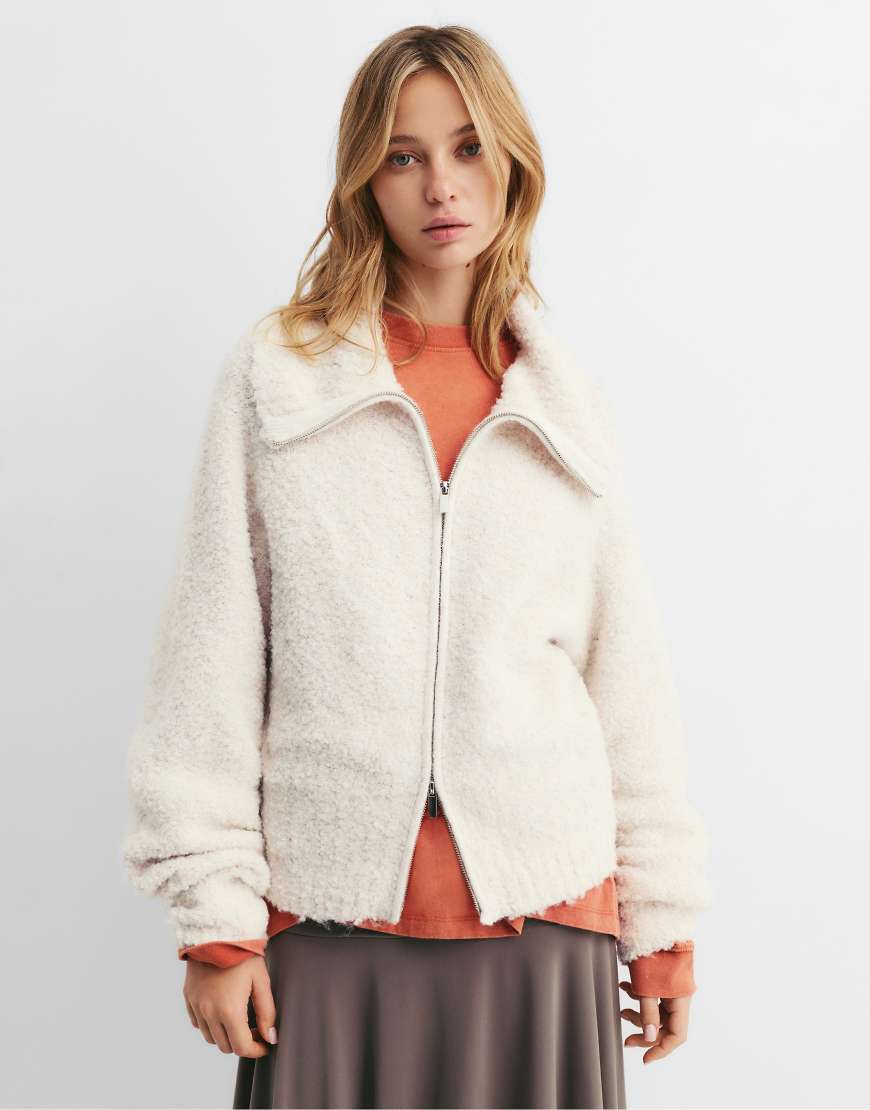 Pull & Bear - Bouclé-Strickjacke in Beige mit Reißverschluss-Neutral von Pull & Bear