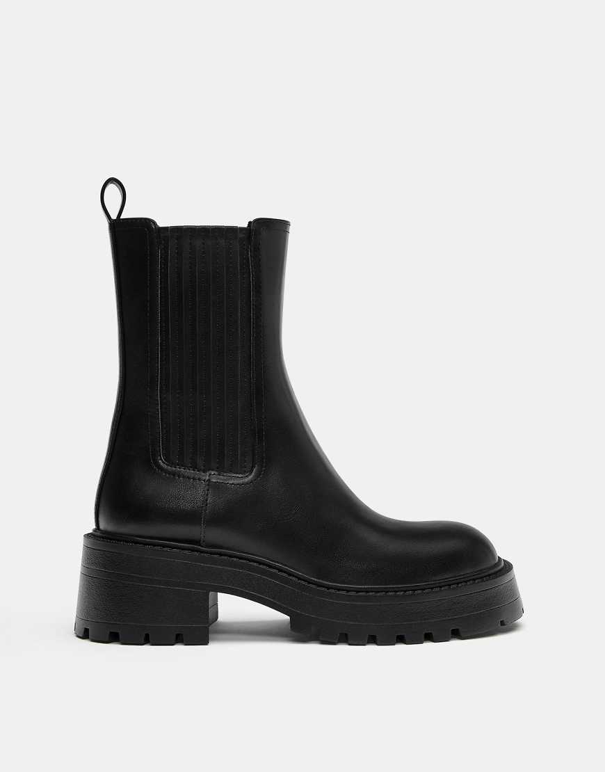 Pull & Bear - Chelsea Ankle Boots in Schwarz mit hohem Absatz von Pull & Bear