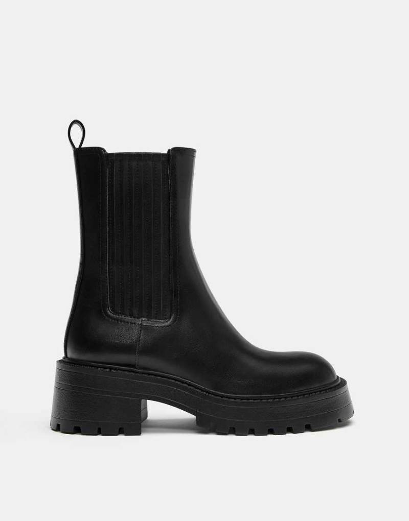 Pull & Bear - Chelsea Ankle Boots in Schwarz mit hohem Absatz von Pull & Bear