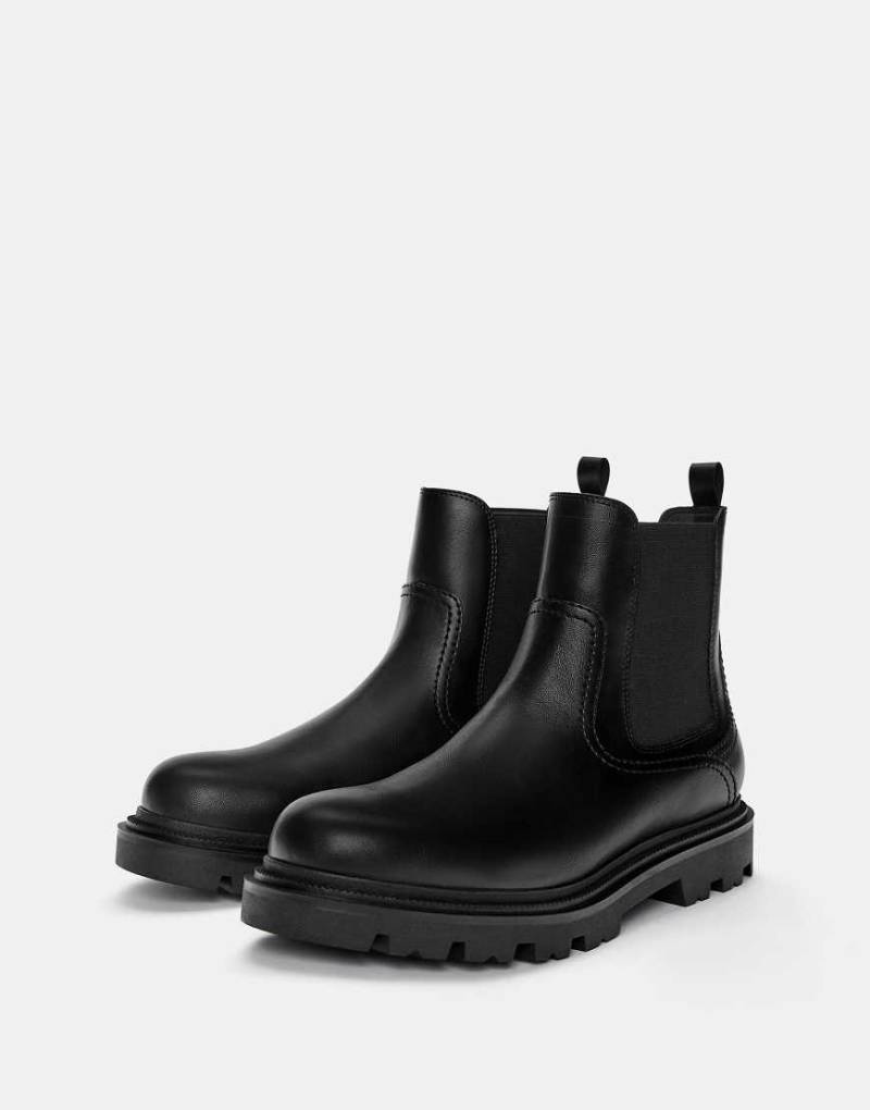 Pull & Bear - Chelsea-Stiefel in Schwarz von Pull & Bear