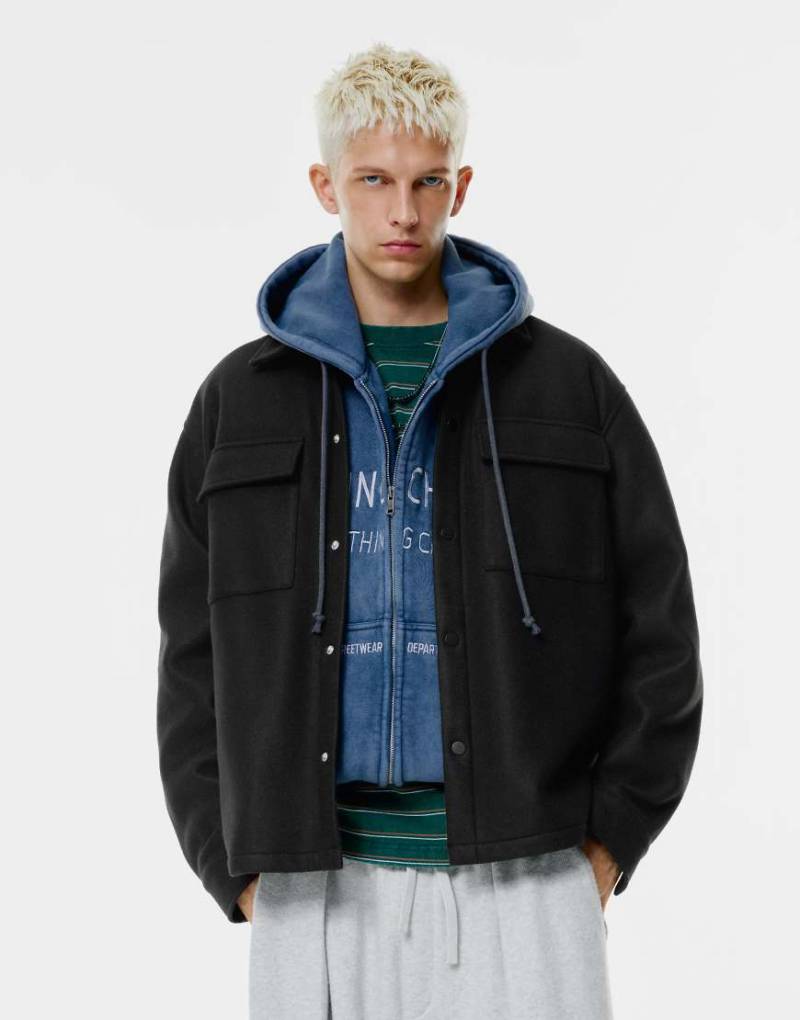 Pull & Bear - Cloth - Hemdjacke in Schwarz mit Taschen von Pull & Bear
