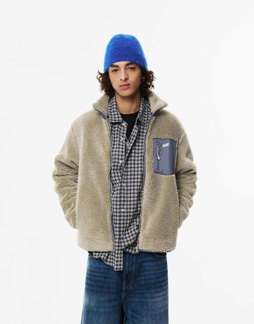 Pull & Bear - Combined - Jacke aus Kunstlammfell in bläulichem Grau von Pull & Bear