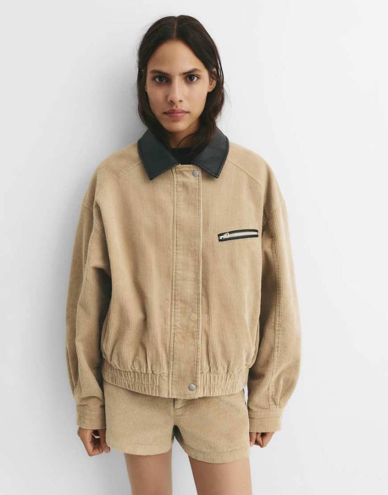 Pull & Bear - Cordjacke in Sand mit Kontrastkragen-Neutral von Pull & Bear