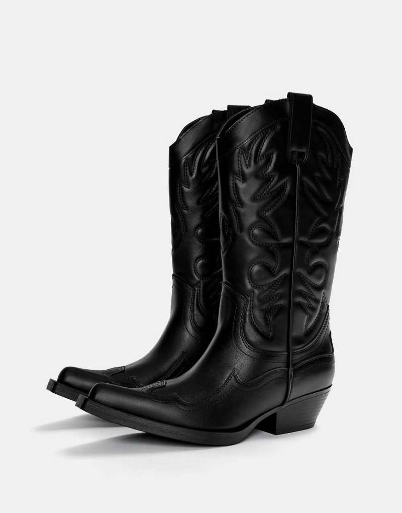 Pull & Bear - Cowboy-Stiefel in Schwarz mit dekorativen Steppnähten von Pull & Bear