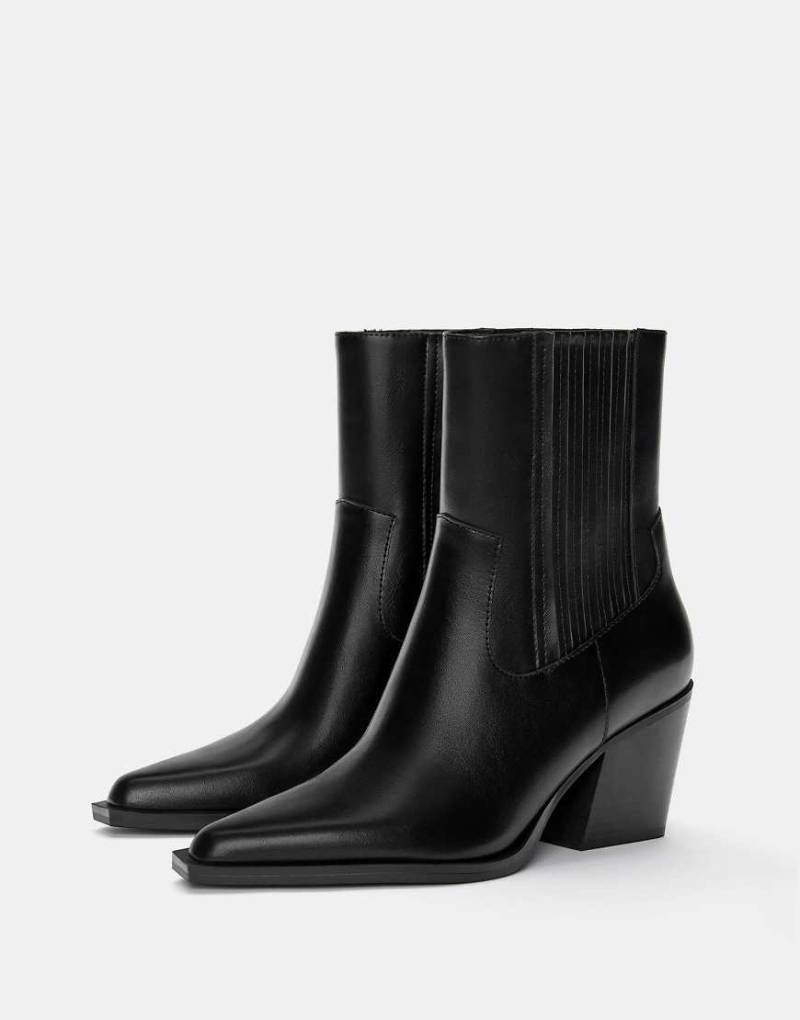 Pull & Bear - Cowboy-Stiefeletten in Schwarz mit Absatz von Pull & Bear