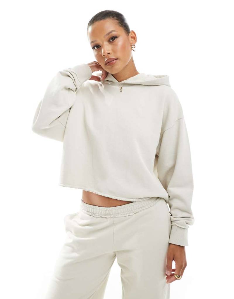 Pull & Bear - Cropped Kapuzenpullover in Ecru mit offenem Saum, Kombiteil-Neutral von Pull & Bear