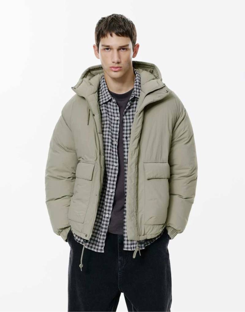 Pull & Bear - Cropped-Pufferjacke in Grün von Pull & Bear