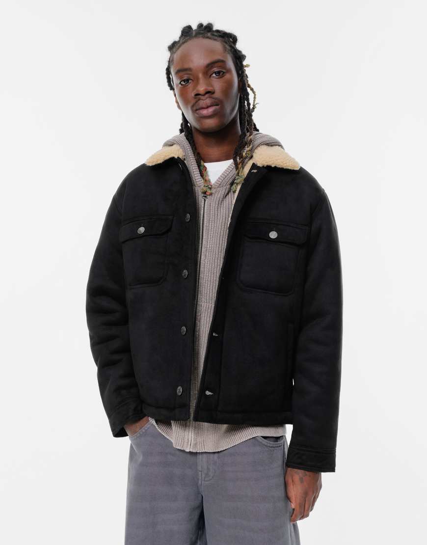Pull & Bear - Doppelseitige Trucker-Jacke in Schwarz Pull & Bear - Doppelseitige Trucker-Jacke in Schwarz von Pull & Bear