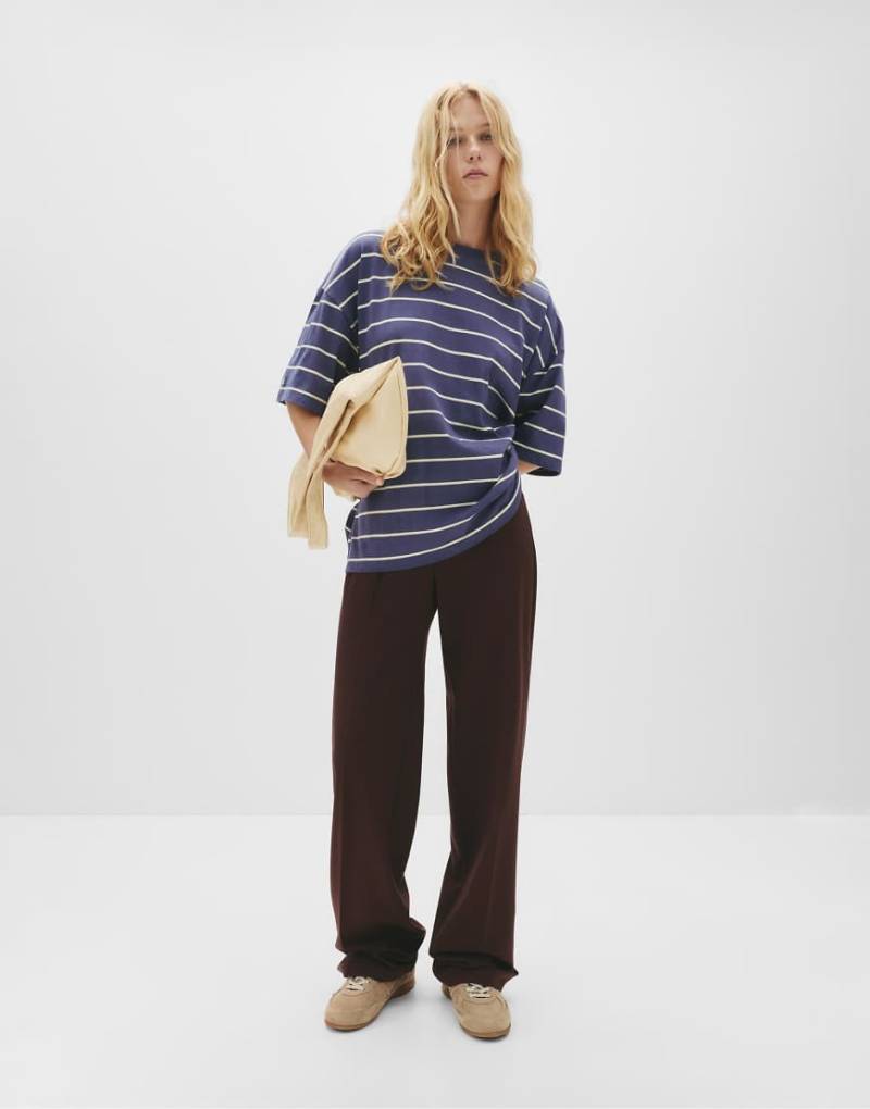 Pull & Bear - Elegante Hose in Burgunderrot mit hohem Bund und geradem Schnitt von Pull & Bear