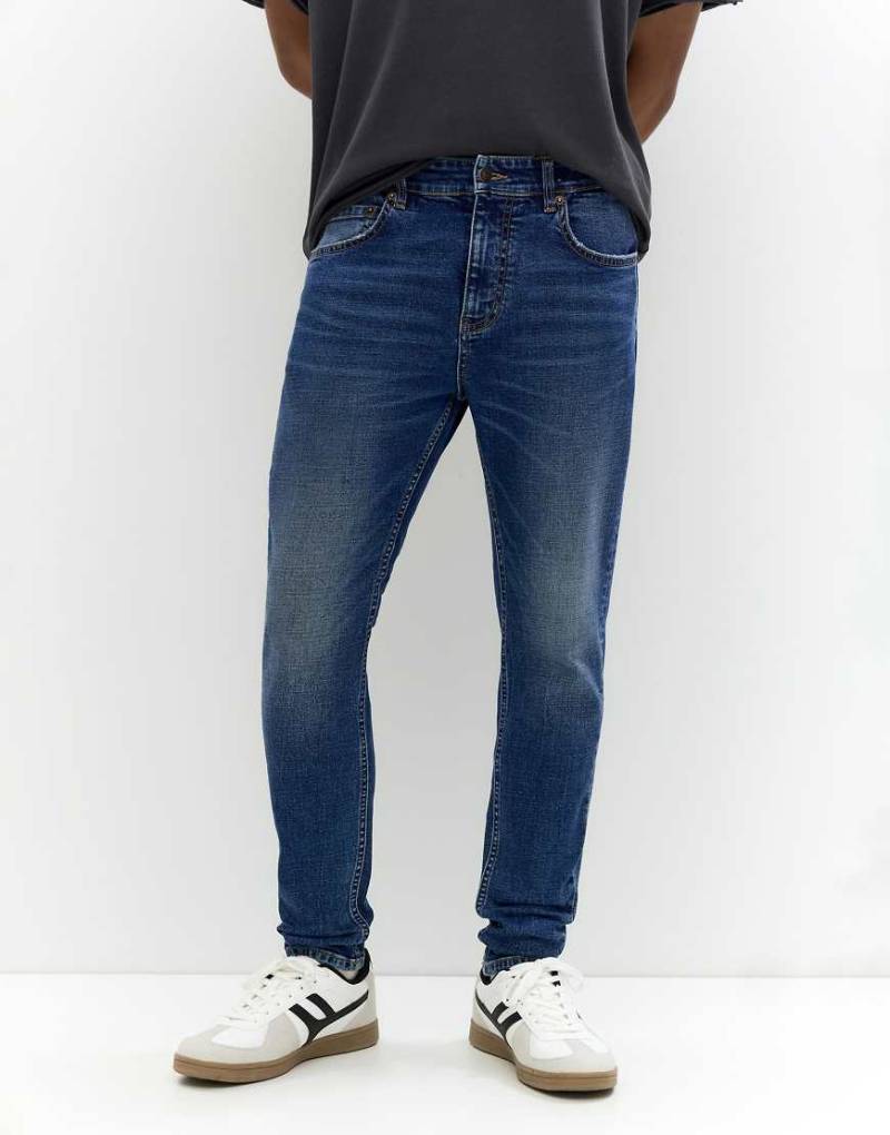 Pull & Bear - Enge Jeans in Dunkelblau von Pull & Bear