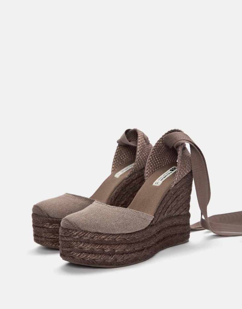 Pull & Bear - Espadrilles in Braun mit Keilabsatz von Pull & Bear