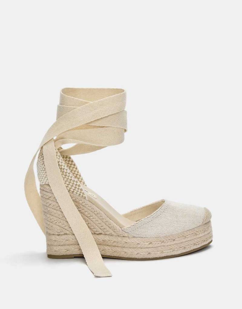 Pull & Bear - Espadrilles in Ecru mit Keilabsatz-Weiß von Pull & Bear