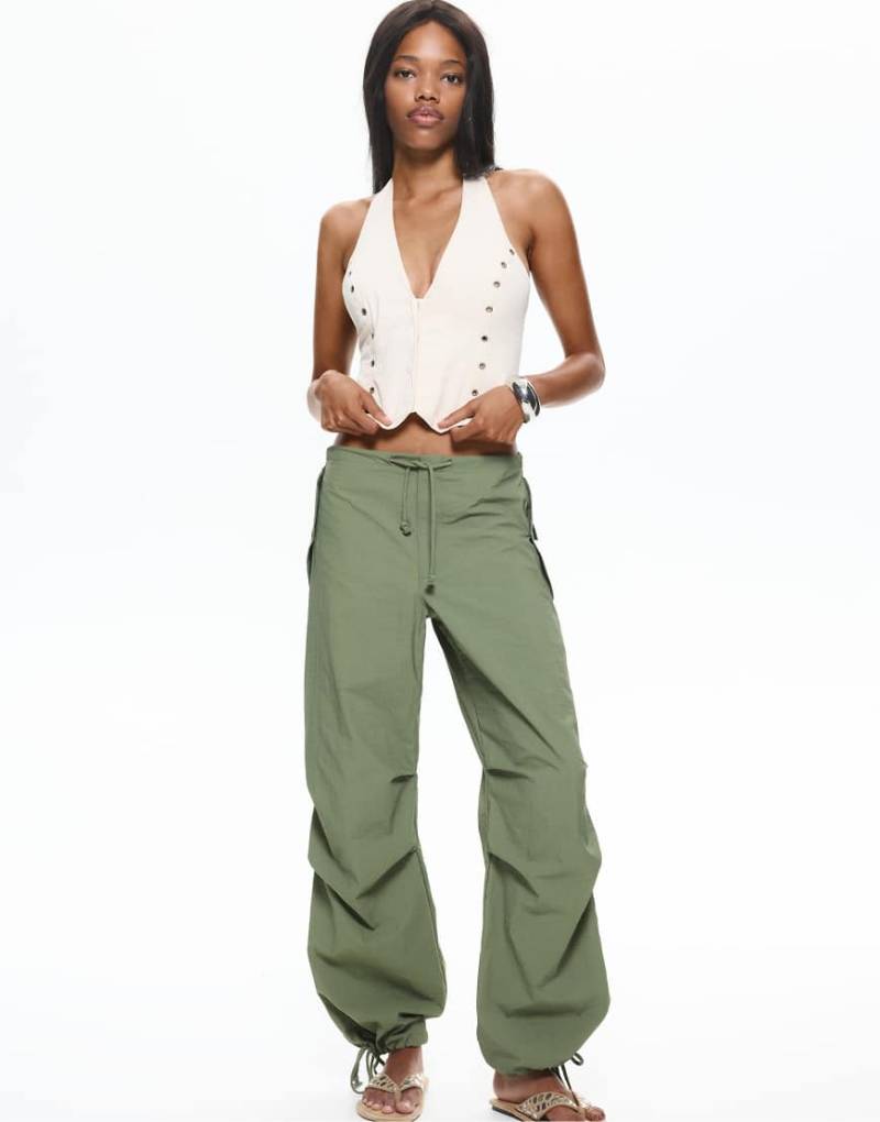 Pull & Bear - Fallschirmhose in Grün von Pull & Bear