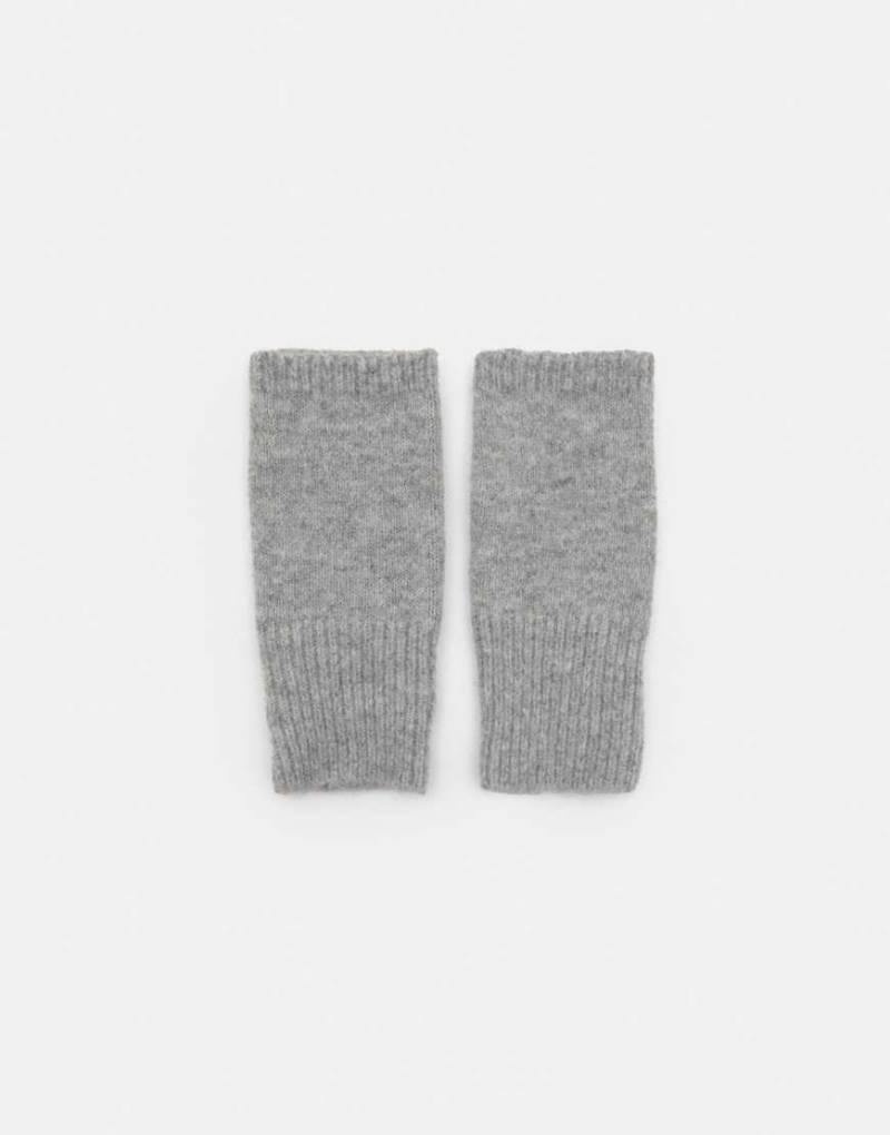 Pull & Bear - Fingerlose Strickhandschuhe in Blassgrau von Pull & Bear