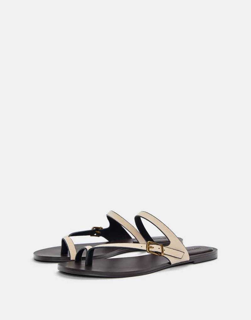 Pull & Bear - Flache Sandalen in Ecru-Weiß von Pull & Bear