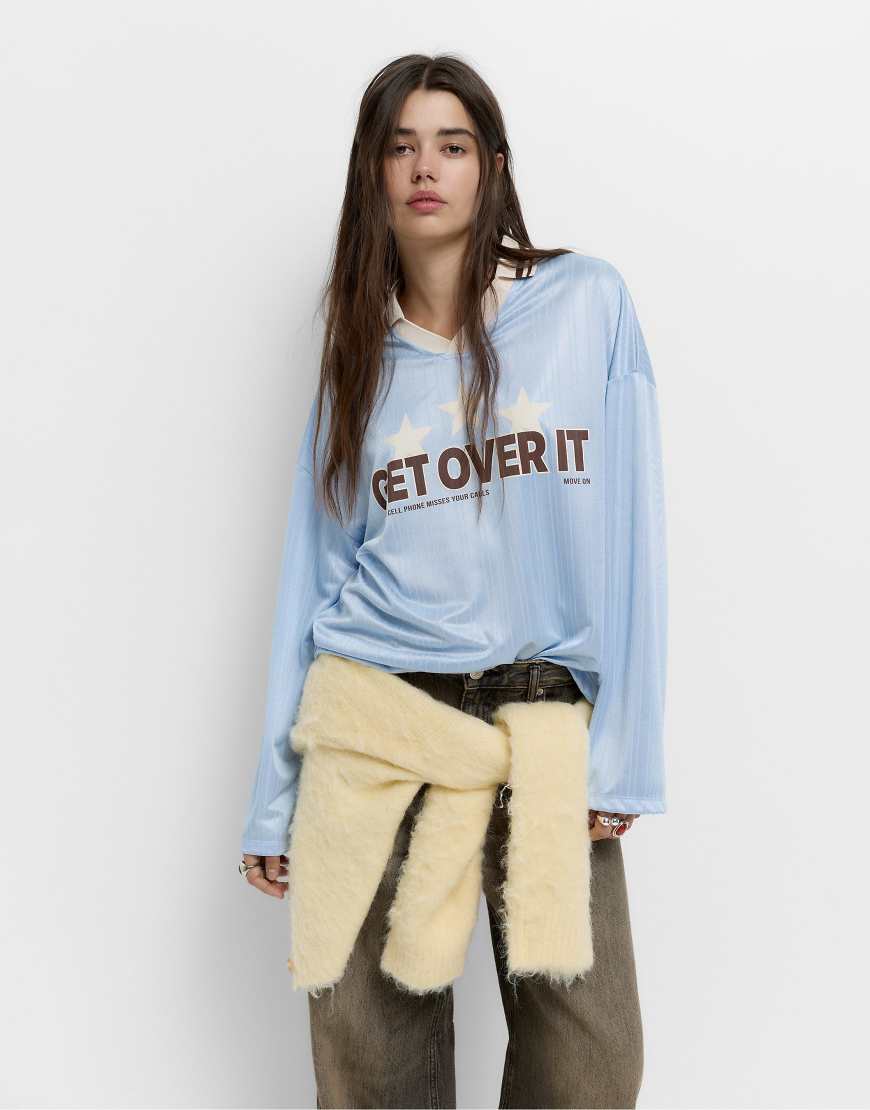 Pull & Bear - Fußball-T-Shirt in Mittelblau mit Sternmotiv von Pull & Bear