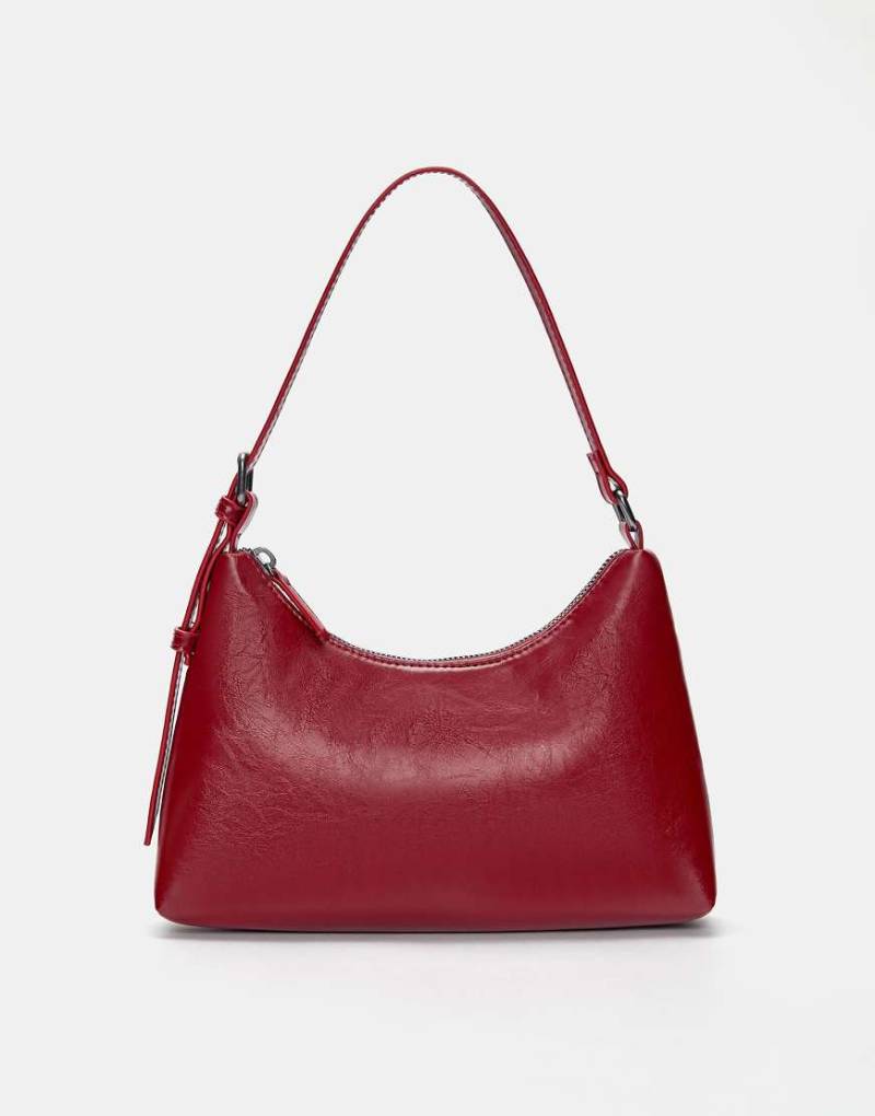 Pull & Bear - Gemusterte Schultertasche mit Schnallendesign-Rot von Pull & Bear