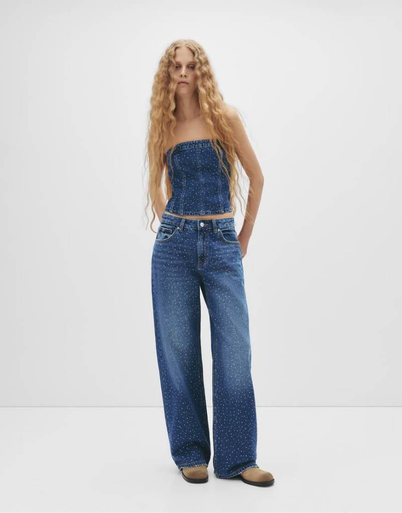 Pull & Bear - Gerade geschnittene, weite Jeans in Dunkelblau mit Strassverzierung von Pull & Bear