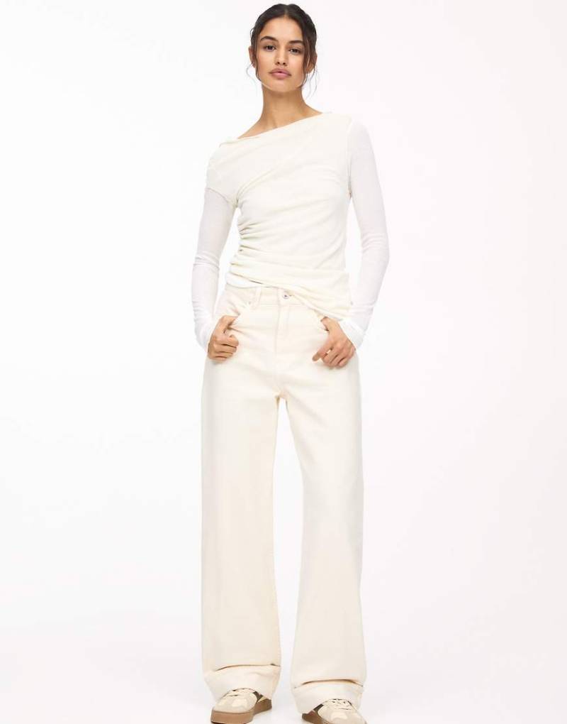 Pull & Bear - Gerade geschnittene Baggy-Jeans in Beige mit umgeschlagenem Saum-Neutral von Pull & Bear