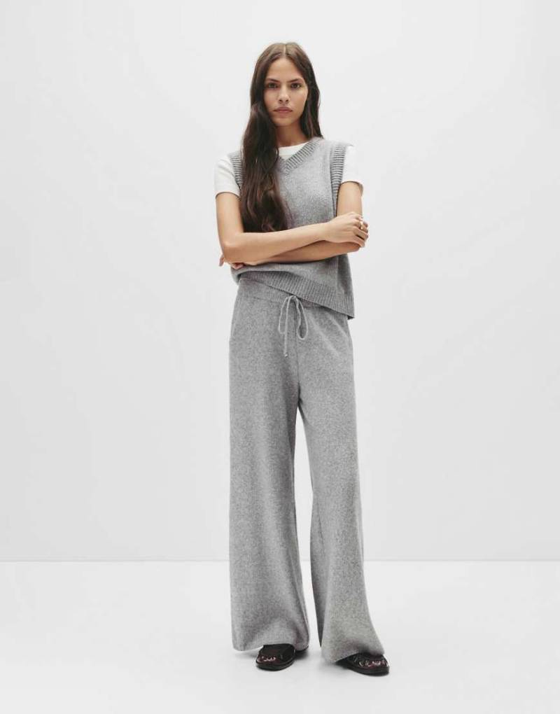 Pull & Bear - Gerade geschnittene Hose aus weichem Strick in meliertem Mittelgrau von Pull & Bear