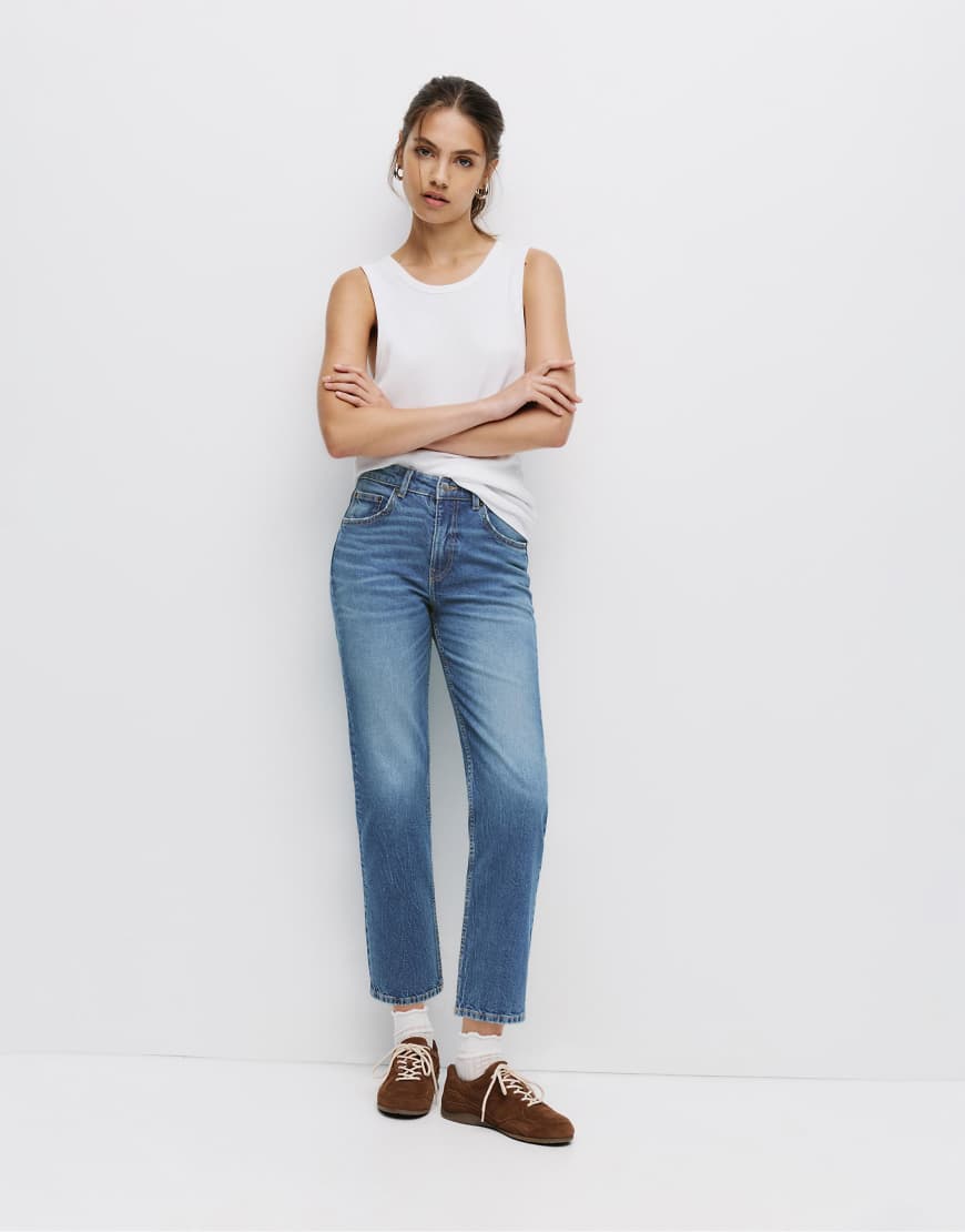 Pull & Bear - Gerade geschnittene Jeans in Mittelblau von Pull & Bear