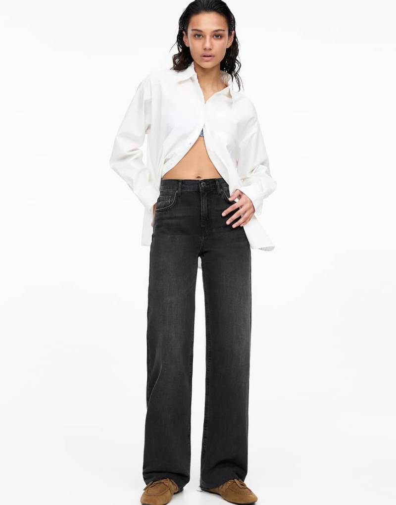 Pull & Bear - Gerade geschnittene Jeans in Schwarz mit hohem Bund von Pull & Bear